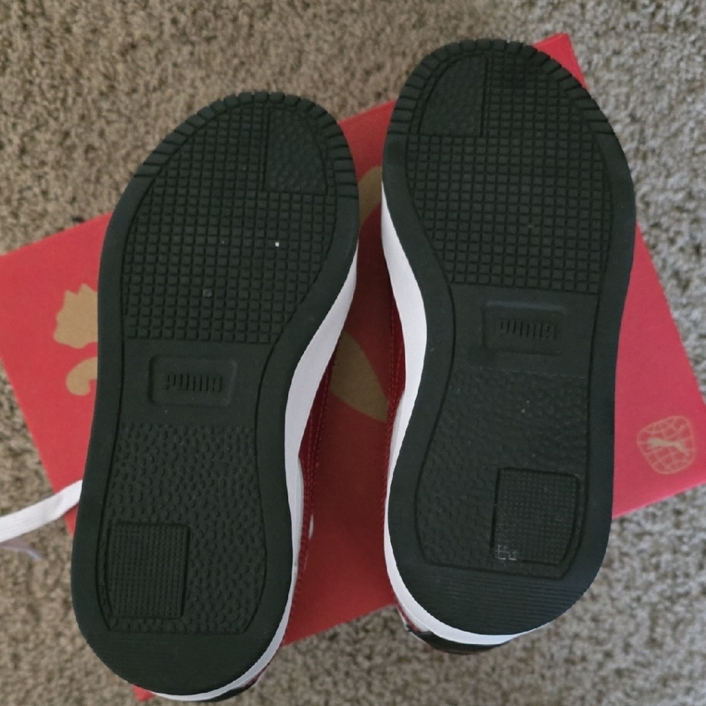Puma Men's Dynamic White, Black, and Red Sneakers - Picture 4 of 6